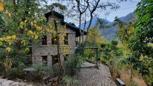 Neemrana's Glasshouse on The Ganges